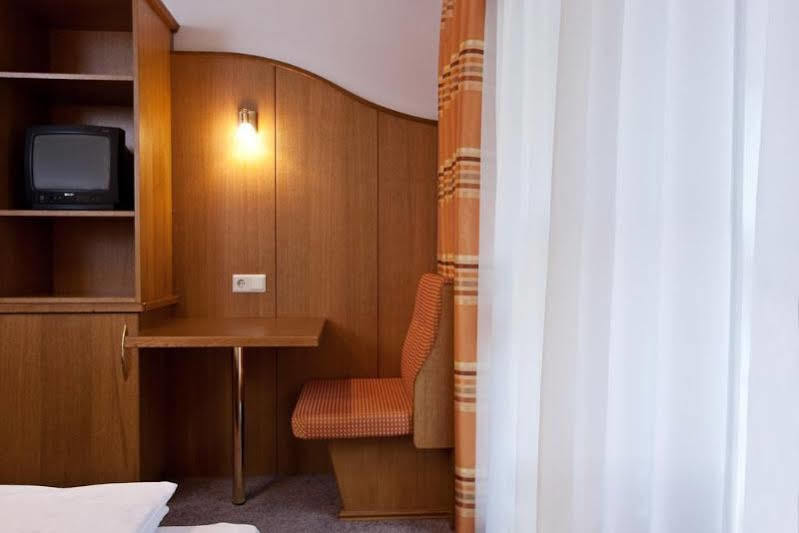 Hotel Garni Mirabell อิสชเกิล ภายนอก รูปภาพ